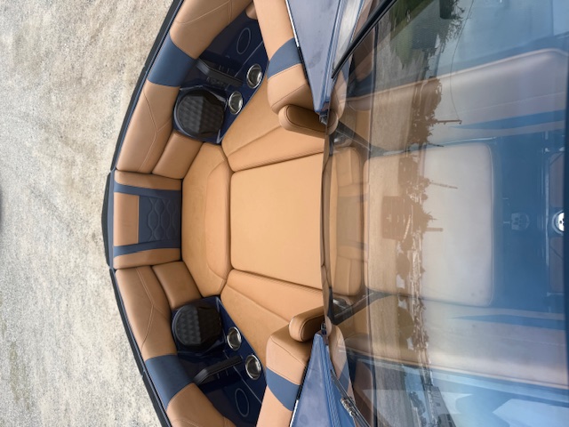 2025 Malibu 23 LSV Icon